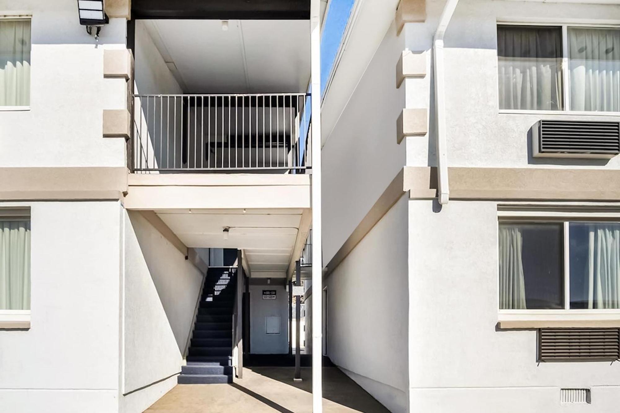 Oyo Townhouse Dodge City Ks Exterior photo