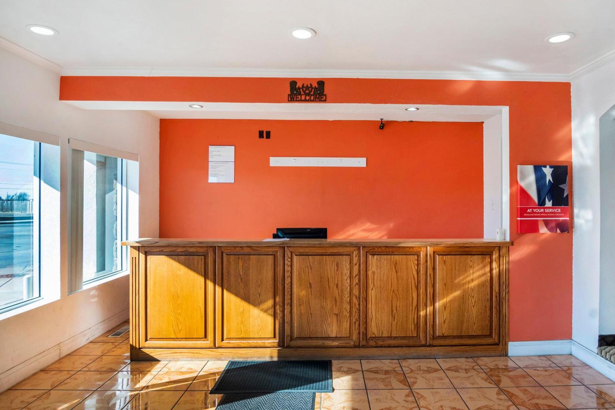 Oyo Townhouse Dodge City Ks Exterior photo